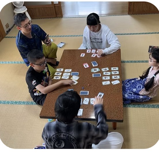 家族みんなで遊ぶようす